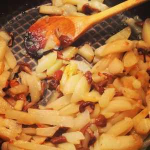 Как пожарить картошку с опятами: рецепты жареного картофеля