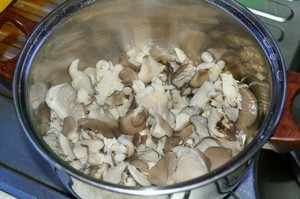 Соленые грибы с луком