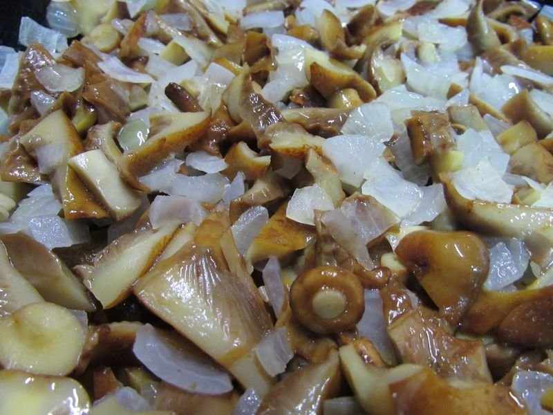 Жареные грибы с луком