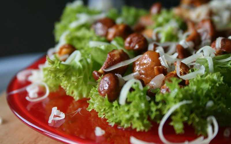 5 рецептов салатов с жареными опятами