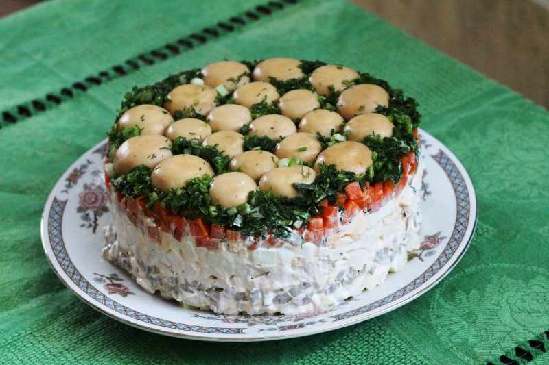 рецепт с фото: салат грибное лукошко с шампиньонами