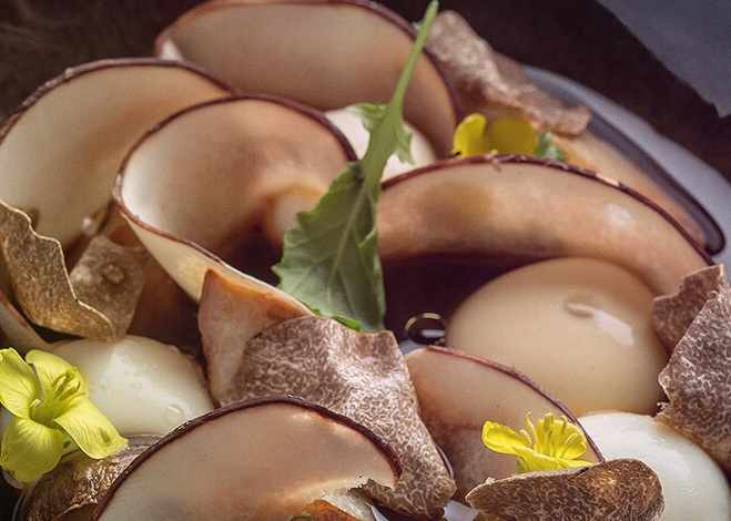 Описание: http://foodnchef.com/wp-content/uploads/2013/05/Parmesan-Gnocchi-with-Truffle-Saut%C3%A9ed-and-Raw-Mushrooms.jpg